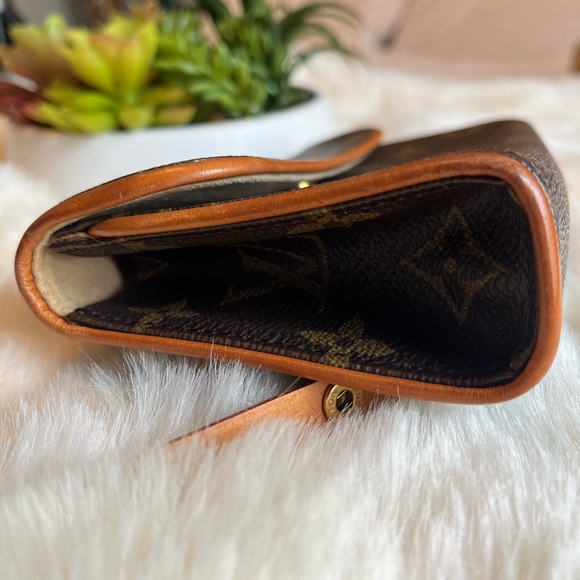 LOUIS VUITTON Florentine Waist Bag - Picture 5 of 9